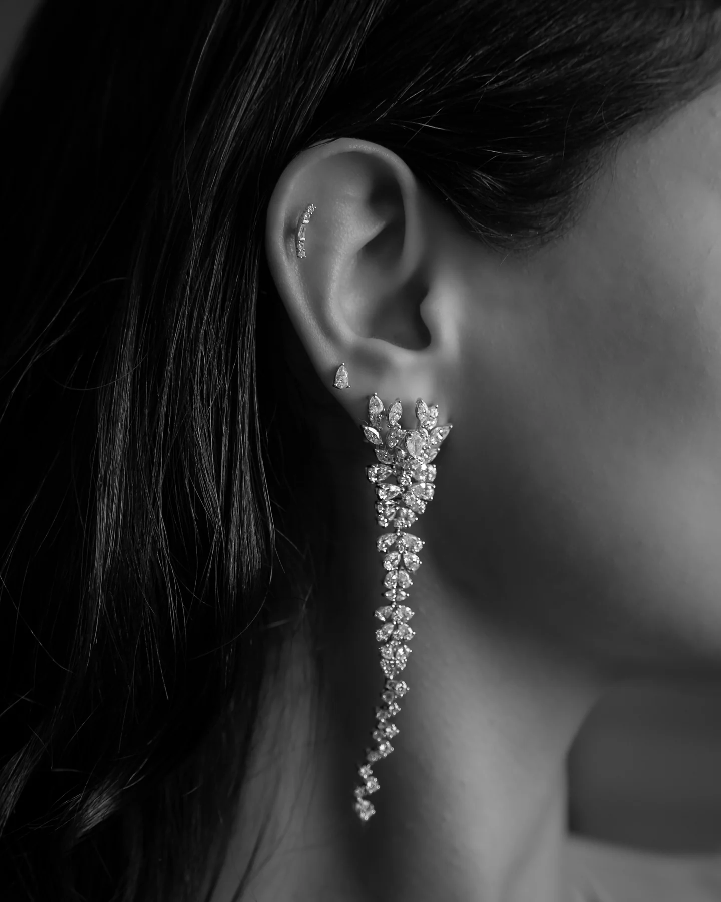 Diamond drop earring, black and white